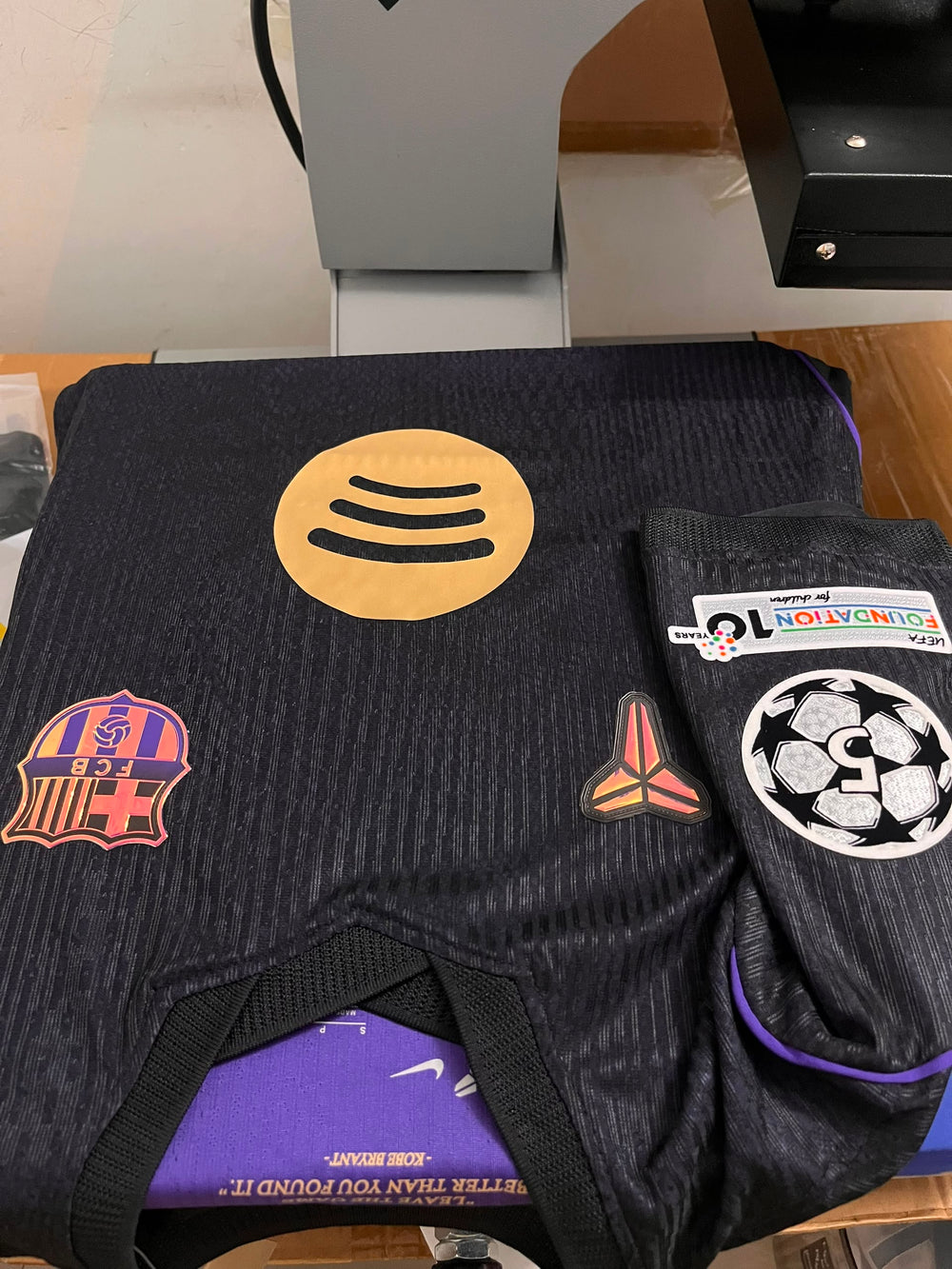 Cliente de M90 usando un jersey