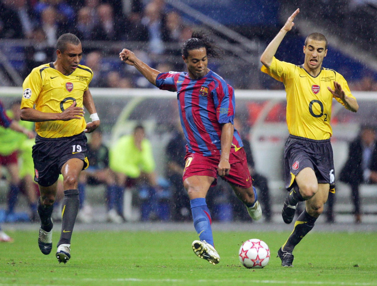 Barcelona Local RONALDINHO - 05/06